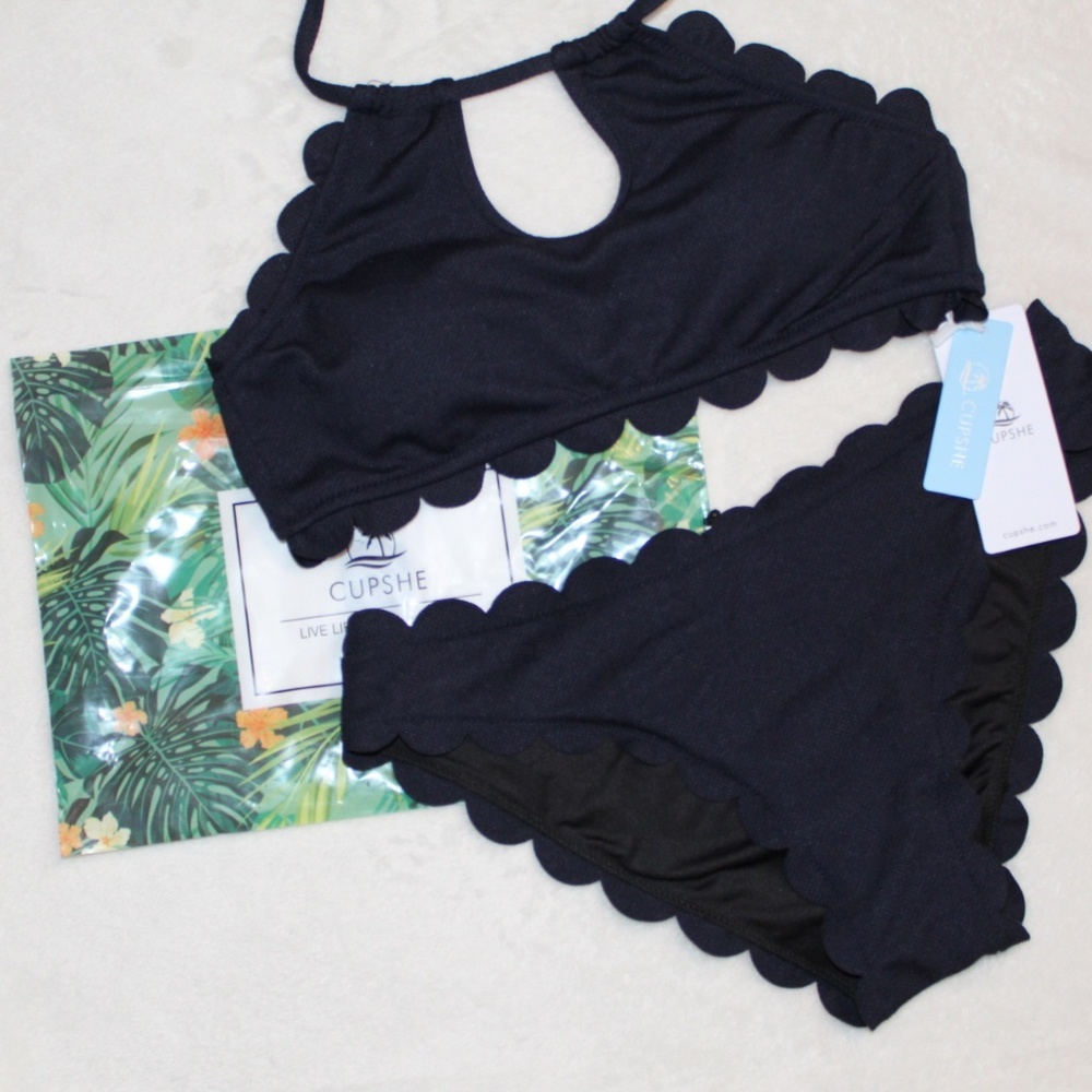 NWT Scalloped Navy Halter Cupshe Bikini - Picture 1 of 6